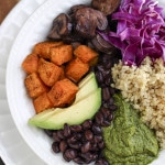 Loaded veggie quinoa bowls that are low calorie but high on flavor! Easy meals to prepare in bulk for a few days of healthy meals!